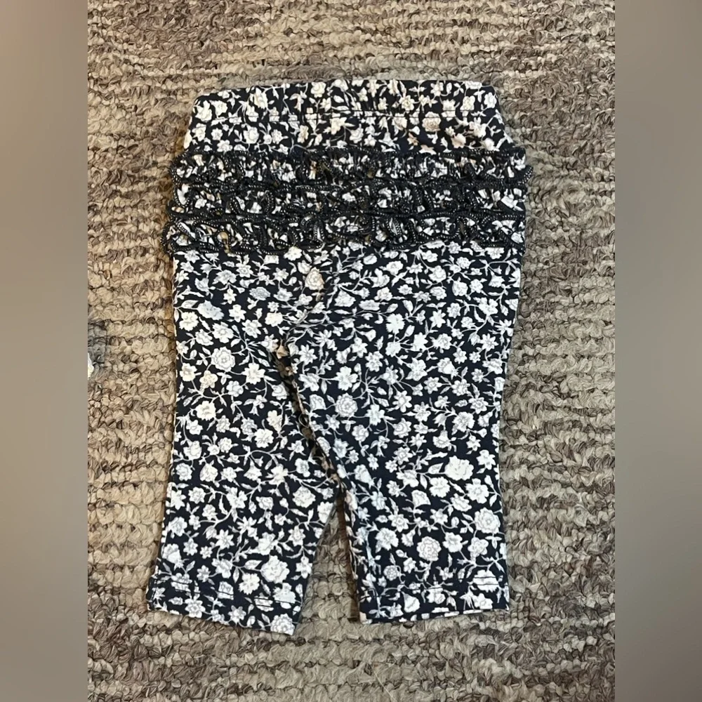 🌼4/$25🌼 Baby 0-3 month floral top and bottom